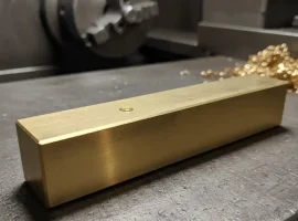 شش پر برنجی